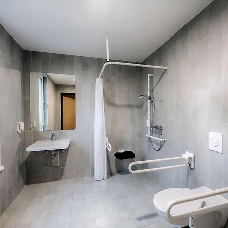 Koeln-airport 3* קלן